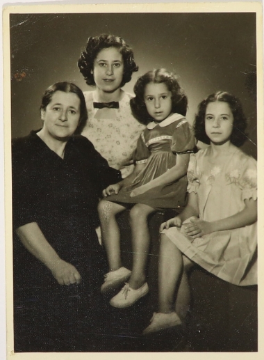 Family photo of Susanna Giata's family