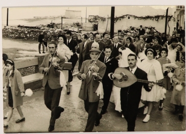 Accompanying the newlyweds