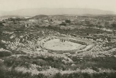 Το Θέατρο του Διονύσου όπως φαίνεται από την Ακρόπολη.