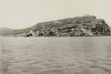 Το ακρωτήριο του Σουνίου με τον Ναό του Ποσειδώνα από τα δυτικά.