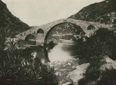 Γέφυρα της οθωμανικής περιόδου στον ποταμό Ευρώτα.