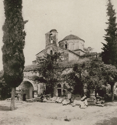 Η εκκλησία της Παναγιάς της Σκριπούς στον Ορχομενό Βοιωτίας. Άποψη από τα δυτικά.