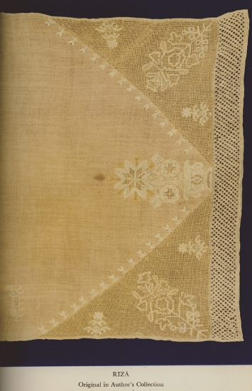 Ριζά, μαντήλι από τη Βολισσό (τέλη 18ου ή αρχές 19ου αιώνα). Από τη συλλογή του συγγραφέα.