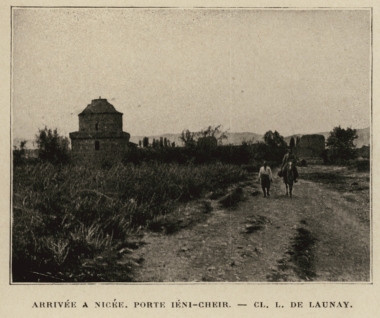 Ο δρόμος προς τη Νίκαια της Βιθυνίας (σημερινό Ίζνικ). Στο βάθος η πύλη της Νέας Πόλης (Γενί Σεχίρ).