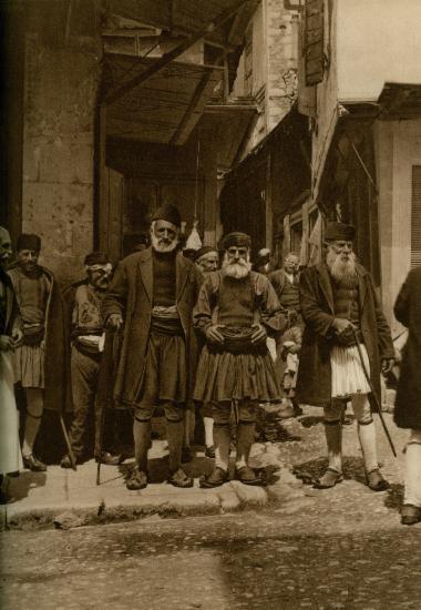 Κάτοικοι της Δημητσάνας με παραδοσιακές ενδυμασίες.