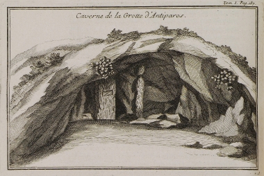 H είσοδος του σπηλαίου της Αντιπάρου.