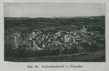 Χωριό που περιβάλλεται από καλλιέργειες στην ανατολική Ιουδαία.