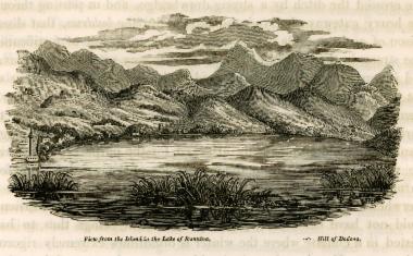 Η θέα προς το Μιτσικέλι και την Πίνδο από το Νησί στη λίμνη Παμβώτιδα.