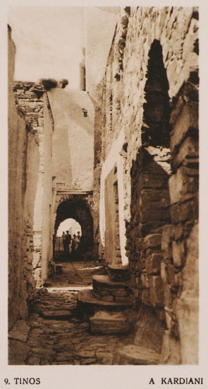 Δρομάκι στην Καρδιανή της Τήνου.