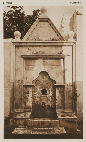 Κρήνη, δωρεά του Ν. Μαυρογένη (18ος αι.) στην Παροικιά της Πάρου.