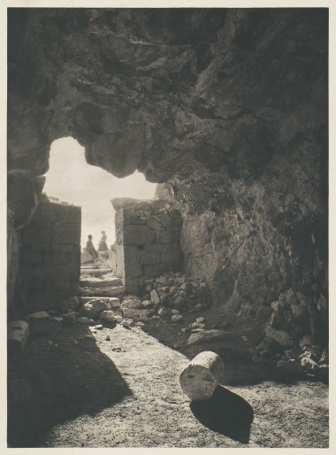 Το σπήλαιο του Ερμή και του Ηρακλή στην Αρχαία Θήρα.