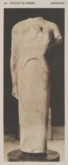 Μαρμάρινο άγαλμα γυναικείας μορφής, ανάθημα του Χηραμύη στην Ήρα. (Αρχαιολογικό Μουσείο Σάμου).