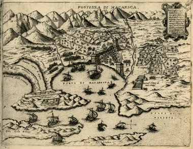Χάρτης του φρουρίου της Μακάρσκα στην Κροατία, στον οποίο απεικονίζονται τα πλοία του οθωμανικού στόλου που προσπαθούν να καταλάβουν εκ νέου την πόλη μετά τη ναυμαχία της Ναυπάκτου το 1571.