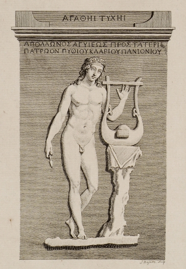 Ανάγλυφο του Απόλλωνος Αγυιέως. Φέρει την επιγραφή: ΑΓΑΘΗΙ ΤΥΧΗΙ. ΑΠΟΛΛΩΝΟΣ ΑΓΥΙΕΩΣ ΠΡΟΣΤΑΤΕΡΙ ΠΑΤΡΩΟΝ ΠΥΘΙΟΥ ΚΛΑΡΙΟΥ ΠΑΝΙΟΝΙΟΥ.