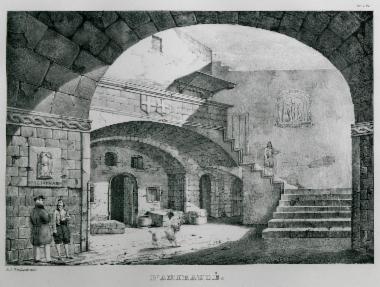 Το λεγόμενο “Ναυαρχείο” στη Μεσαιωνική Πόλη της Ρόδου. Απεικονίζεται ο συγγραφέας που ξεναγείται στον χώρο.