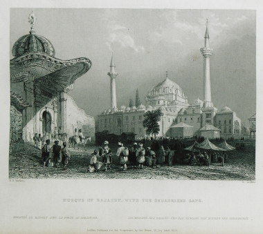 Το τέμενος του Σουλτάνου Μπεγιαζίτ Β΄ στην ομώνυμη πλατεία της Κωνσταντινούπολης. Στα αριστερά διακρίνεται η Πύλη των Αγάδων, η οποία μετονομάσθηκε στις αρχές του 19ου αιώνα σε Πύλη Σερ Ασκέρ. Αργότερα κατεδαφίστηκε, δίνοντας τη θέση της στη σημερινή Πύλη Σερ Ασκέρ, στην είσοδο του Πανεπιστημίου της Κωνσταντινούπολης.