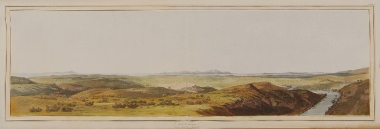 Πανοραμική άποψη του Μπουνάρ Mπασί, χωριό το οποίο ταυτίζονταν λαθεμένα με την Τροία. Στο βάθος ο Ελλήσποντος.