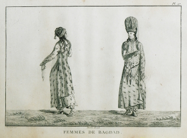 Γυναίκες από τη Βαγδάτη, η μία με απλή ενδυμασία και η άλλη με πιο επίσημο ένδυμα.