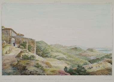 Άποψη της Ιεράς Μονής της Παναγίας της Φανερωμένης στο Χιλιομόδι Κορινθίας. Στο βάθος ο Ακροκόρινθος.