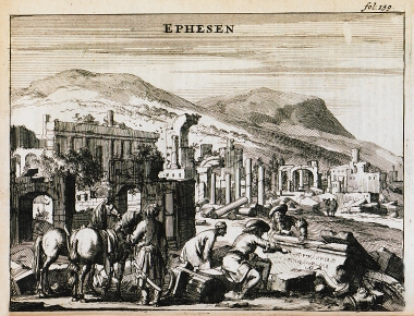 Τα ερείπια της αρχαίας Εφέσου. Ο Ζακόμπ Σπον και ο Τζωρτζ Γουίλερ προσπαθούν να διαβάσουν αρχαία επιγραφή.