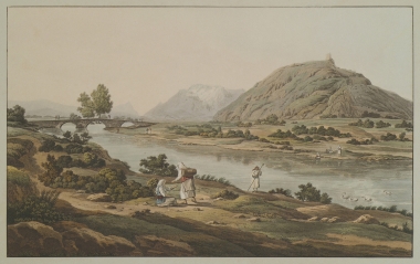 Η νότια πλευρά της Ακρόπολης του Ορχομενού της Βοιωτίας, στις όχθες του ποταμού Κηφισού. Απεικονίζονται Αρβανίτισσες γυναίκες που εκτελούν αγροτικές εργασίες.