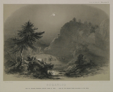 Άποψη του λαξευτού μνημείου που επονομάζεται “Μικρό Γιαζιλίκαγια”, στην κοιλάδα του Ντογκανλί, σήμερα Γιαζιλίκαγια, κοντά στο Εσκί Σεχίρ. Ο αρχαιολογικός χώρος ονομάζεται επίσης πόλη του Μίδα, λόγω του πλήθους φρυγικών μνημείων που βρίσκονται σε αυτόν, και αποτελεί μέρος του ευρύτερου χώρου της Φρυγικής κοιλάδας.