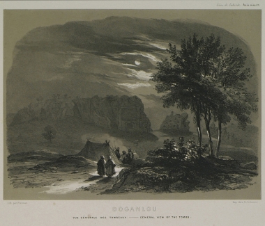 Άποψη των λαξευτών μνημείων στην κοιλάδα του Ντογκανλί, σήμερα Γιαζιλίκαγια, κοντά στο Εσκί Σεχίρ. Ο αρχαιολογικός χώρος ονομάζεται επίσης πόλη του Μίδα, λόγω του πλήθους φρυγικών μνημείων που βρίσκονται σε αυτόν, και αποτελεί μέρος του ευρύτερου χώρου της Φρυγικής κοιλάδας.