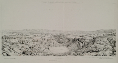 Πανοραμική άποψη της πεδιάδας του Μαιάνδρου από το Ρωμαϊκό Θέατρο της Νύσας της Καρίας. Διακρίνονται τμήματα του υδραγωγείου και η γέφυρα της Νύσας, που ήταν η δεύτερη μεγαλύτερη της αρχαιότητας, μετά τη γέφυρα της Περγάμου.