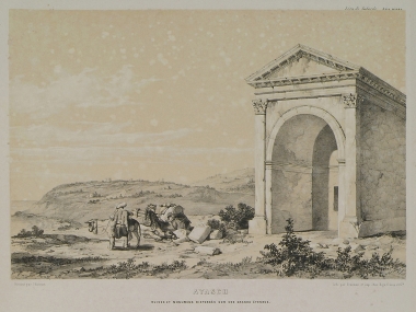 Αρχαίο μνημείο στο Αγιάς της Κιλικίας. Στο βάθος διακρίνονται και άλλα αρχαία ερείπια.