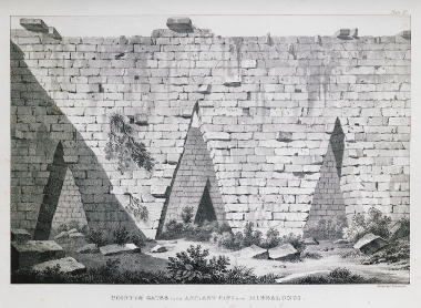 Θολωτές πύλες, πιθανότατα τμήματα στοάς, στον οχυρωματικό περίβολο της Νέας Πλευρώνας (κάστρο της κυρά-Ρήνης).