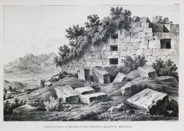 Ερείπια τείχους κοντά στον Ναό της Κραναίας Αθηνάς στην Ελάτεια Φθιώτιδας.