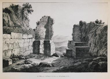 Πύλη στον οχυρωματικό περίβολο της ακρόπολης των Φαρσάλων.