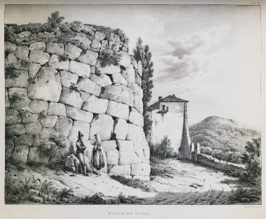 Άποψη των αρχαίων τειχών της πόλης Κόρι στην Ιταλία.
