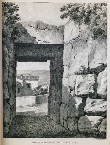Οπίσθια όψη της κύριας εισόδου της ακρόπολης του Αλάτρι στην Ιταλία.