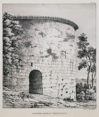 Πύλη στον οχυρωματικό περίβολο της ακρόπολης του Φερεντίνο στην Ιταλία.