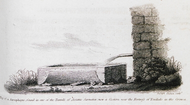 Σαρκοφάγοςτην οποία χρησιμοποιούσαν ως δεξαμενή νερού στα περίχωρα του φρουρίου Γενί Καλέ στην Κριμαία.