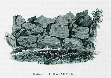 Ερείπια τείχους της αρχαίας Καλαμύδης, σήμερα Παλαιόχωρας Χανίων.