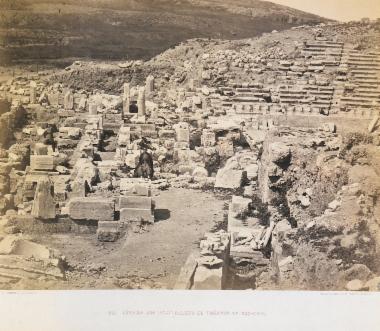Τα ερείπια του θεάτρου του Διονύσου στη νότια κλιτύ της Ακρόπολης.