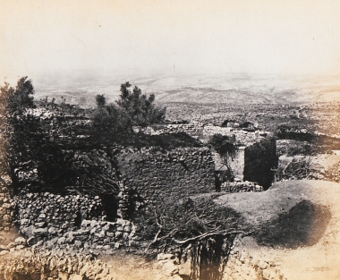 Ερείπια σύγχρονου οικισμού στην περιοχή που κατά τη βιβλική παράδοση βρισκόταν η αρχαία πόλη Βαιθωρών.