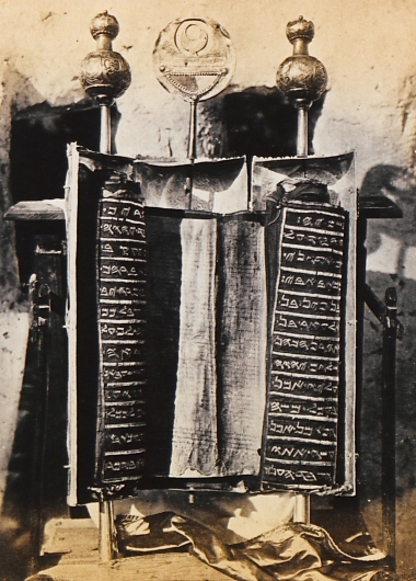 Χειρόγραφο της Σαμαρειτικής Πεντατεύχου από τη συναγωγή της Ναμπλούς, πιθανότατα η περγαμηνή Αμπισά.