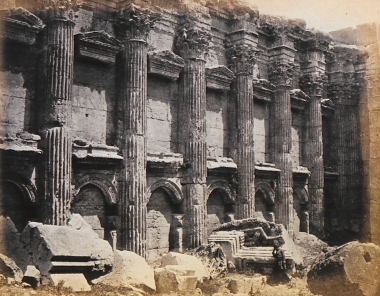 Εσωτερική όψη του βόρειου τοίχου του Ναού του Βάκχου στο Μπάαλμπεκ, Λίβανος.