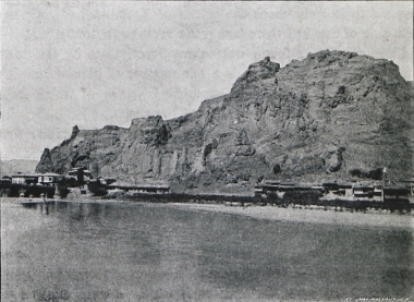 Τοπίο στο Οσμαντζίκ. Στο βάθος το ομώνυμο κάστρο.