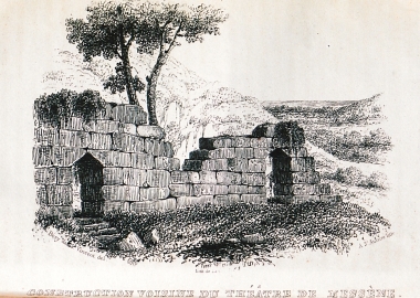 Αρχαία τοιχοδομή κοντά στο θέατρο της Αρχαίας Μεσσήνης.