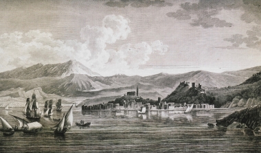 Άποψη του Πιράν στη Σλοβενία, από τη θάλασσα. Στο βάθος η εκκλησία του Αγίου Γεωργίου με το περίφημο καμπαναριό.