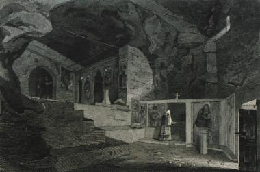 Το εσωτερικό του Χορηγικού Μνημείου του Θρασύλλου (Παναγία η Σπηλιώτισσα) στη νότια κλιτύ της Ακρόπολης.