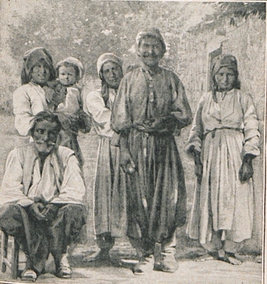 Κάτοικοι της Τηλυρίας, ορεινής περιοχής μεταξύ Πάφου και Λευκωσίας.