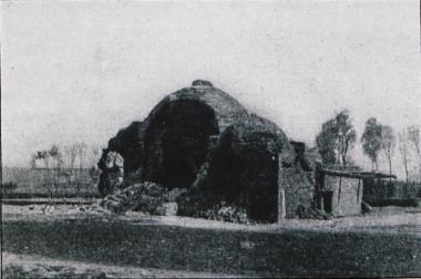 Ερείπια μνημειακού κτίσματος, πιθανότατα μουσουλμανικού τεμένους, κοντά στο Σουλού Οβά στη Μικρά Ασία.