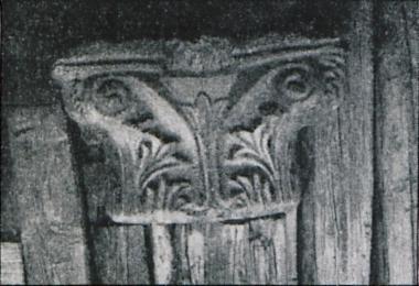 Κιονόκρανο, πιθανότατα ρωμαϊκής περιόδου, στη Μερζιφούντα.