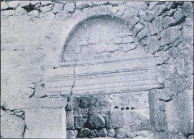 Πύλη στο κάστρο της Αμάσειας: θραύσμα ελληνιστική περιόδου σε νεότερη δόμηση.