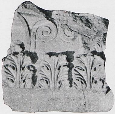 Θραύσμα κιονοκράνου παραστάδας.